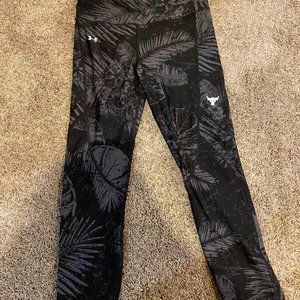 UNDER ARMOUR  7/8 Heatgear Leggings size Medium